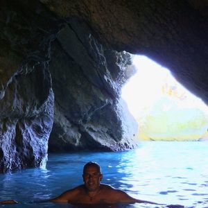 Meet your Posher, Sakis